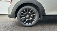 MINI Hatchback 1.5 Cooper Classic Premium 5dr Petrol Hatchback